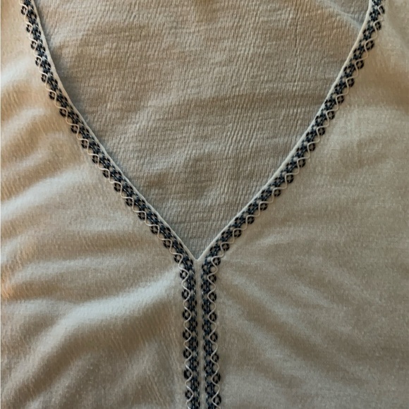 MAX STUDIO top, sleeveless, size Large, full cut, embroidered trim. Rayon blend. - Picture 6 of 6